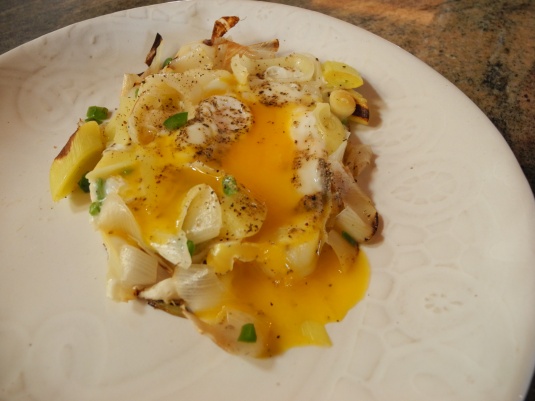 Pan poached eggs with leeks